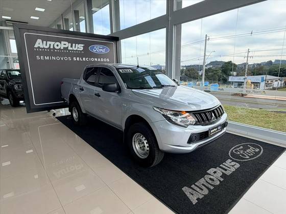 MITSUBISHI L200 TRITON 2.4 16V TURBO DIESEL GL CD 4X4 MANUAL MITSUBISHI L200 TRITON 2.4 16V TURBO DIESEL GL CD 4X4 MANUAL